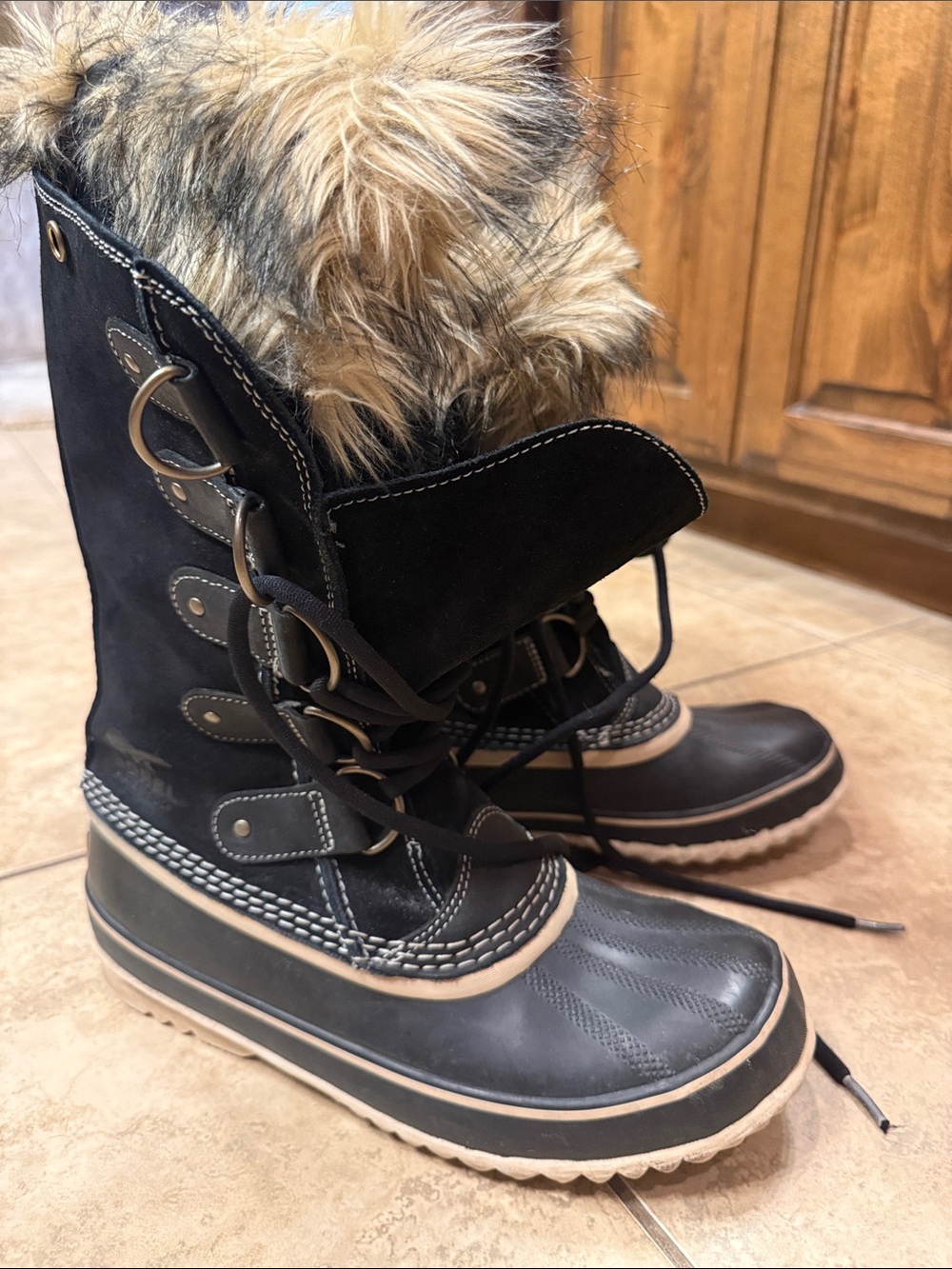 Sorel Women’s Black Fur-Trim Winter Boots